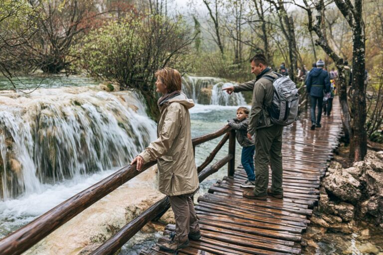 lacs de plitvice cascades turquoise
