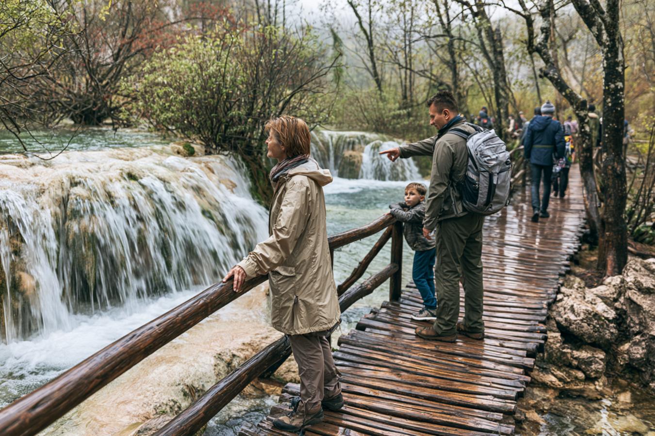 lacs de plitvice cascades turquoise